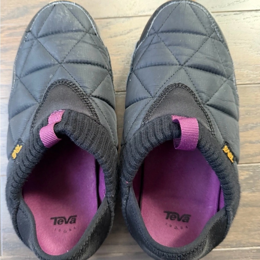 Teva Women's Black and Purple Quilted Slippers